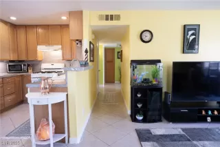 Photo #3: 2664913 Listing