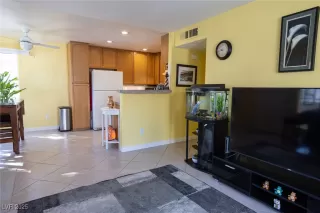 Photo #4: 2664913 Listing