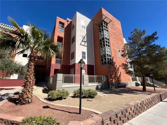 MLS: 2664959 Condo For Sale