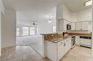 Photo #5: 2665047 Listing