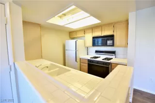 Photo #3: 2665165 Listing 