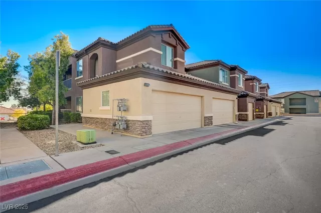 MLS: 2665228 Condo For Sale