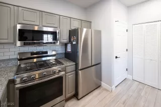 Photo #5: 2665358 Listing