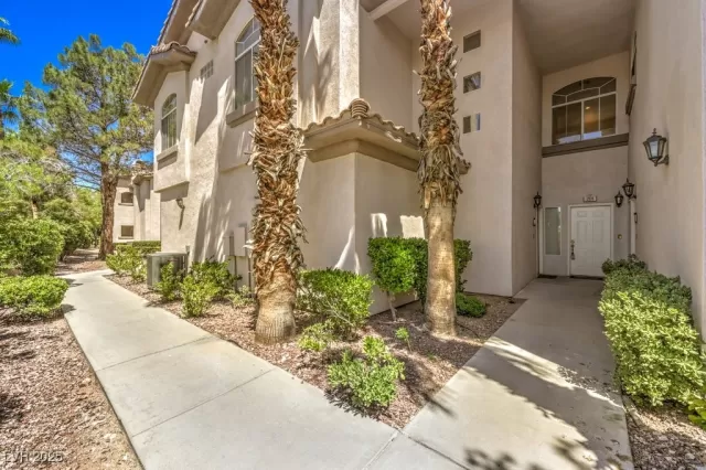 MLS: 2665519 Condo For Sale