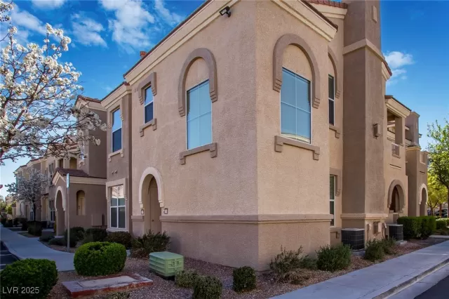 MLS: 2665579 Condo For Sale