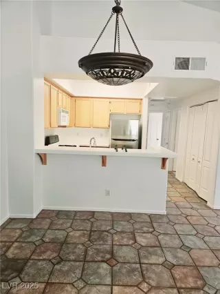 Photo #1: 2665638 Listing 