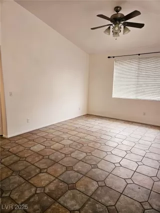 Photo #3: 2665638 Listing 