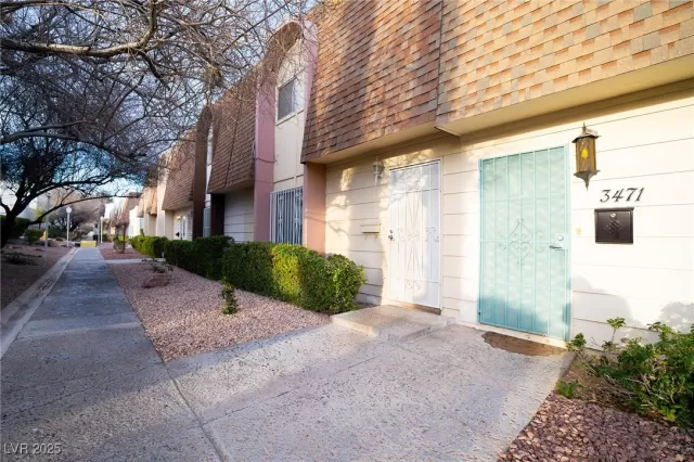 MLS: 2665662 Condo For Sale