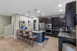 Photo #4: 2665785 Listing