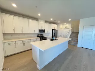 Photo #3: 2665802 Listing 