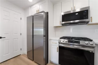 Photo #4: 2665880 Listing