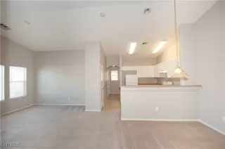 Photo #5: 2665886 Listing