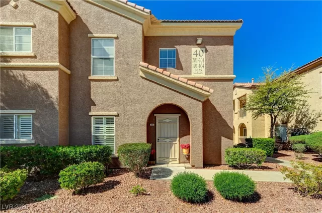 MLS: 2665894 Condo For Sale