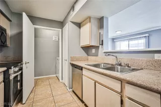 Photo #3: 2665925 Listing 