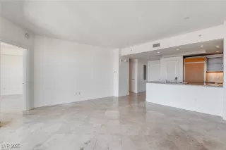 Photo #6: 2665933 Listing