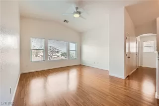 Photo #4: 2665940 Listing