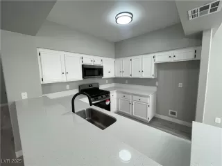 Photo #5: 2665950 Listing