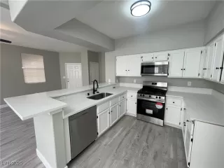 Photo #6: 2665950 Listing