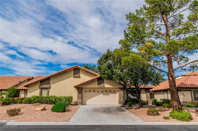 MLS: 2666022 Condo For Sale