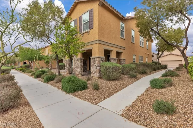 MLS: 2666067 Condo For Sale