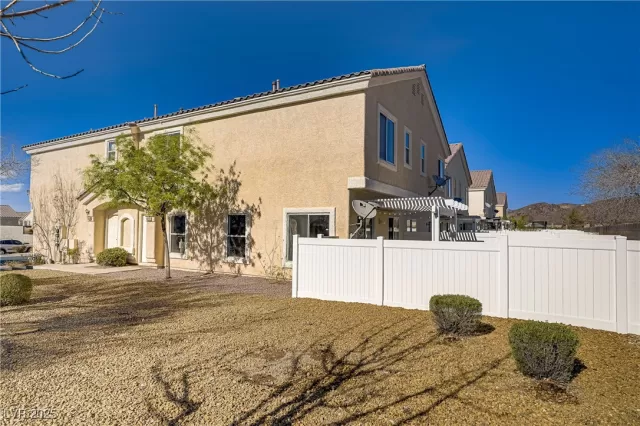 MLS: 2666069 Condo For Sale