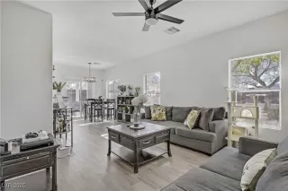 Photo #3: 2666069 Listing