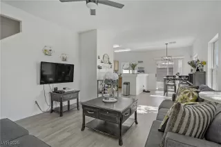 Photo #4: 2666069 Listing