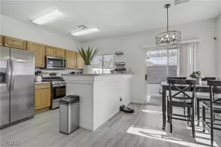 Photo #5: 2666069 Listing