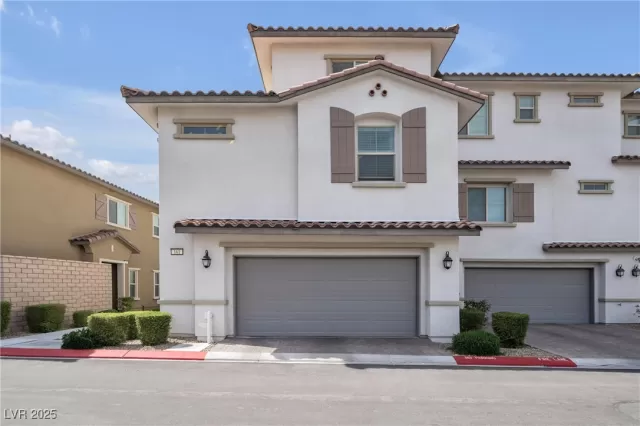 MLS: 2666076 Condo For Sale