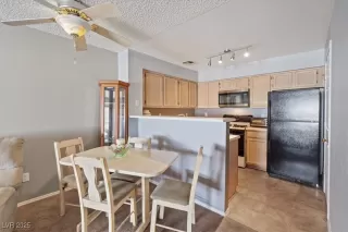 Photo #5: 2666084 Listing