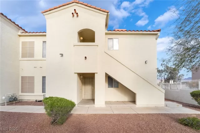 MLS: 2666167 Condo For Sale