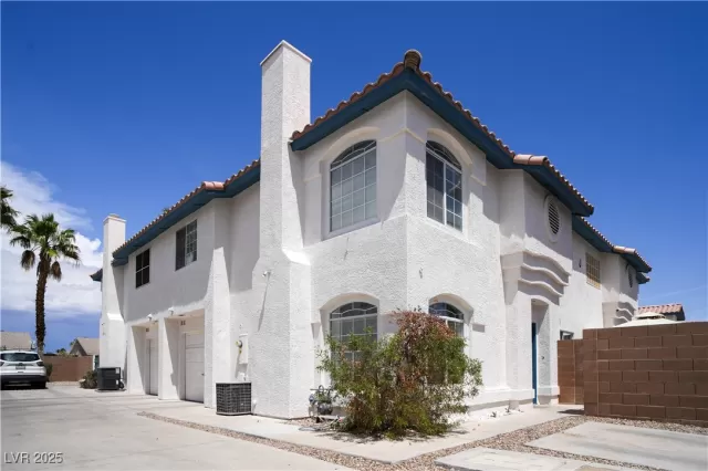 MLS: 2666271 Condo For Sale