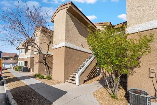 MLS: 2666272 Condo For Sale