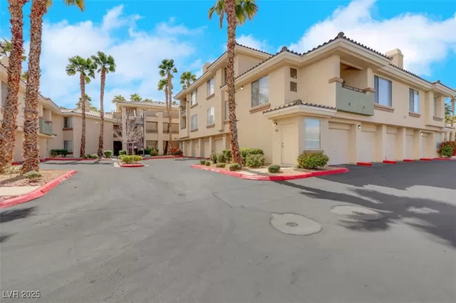 MLS: 2666292 Condo For Sale