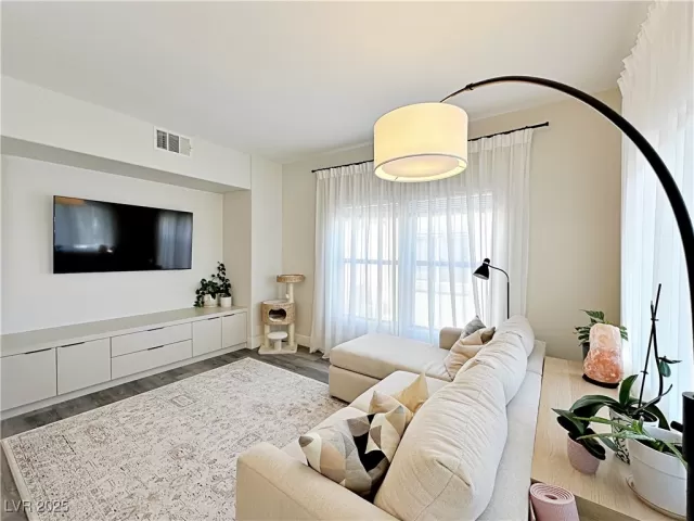 MLS: 2666300 Condo For Sale