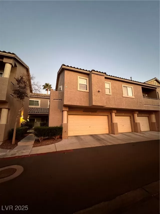 MLS: 2666337 Condo For Sale