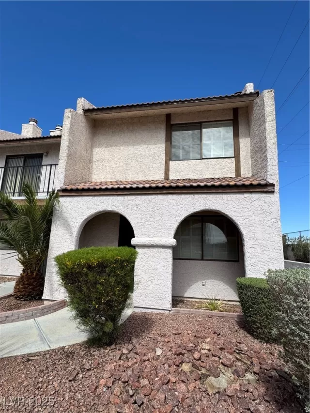 MLS: 2666346 Condo For Sale