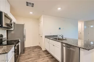 Photo #3: 2666389 Listing