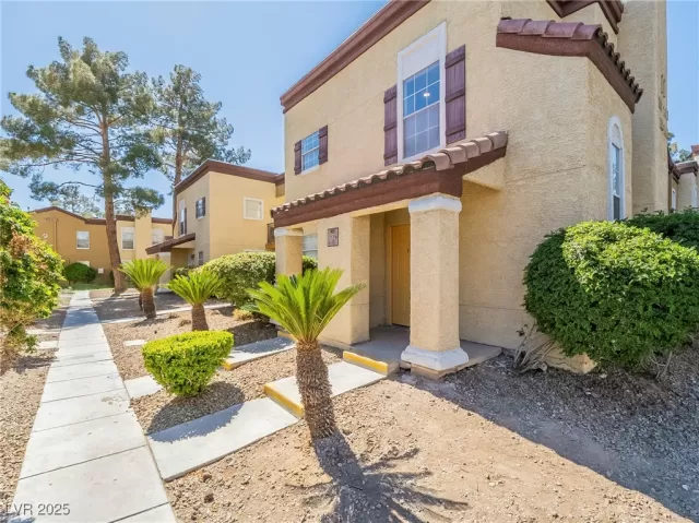 MLS: 2666468 Condo For Sale