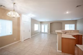 Photo #5: 2666471 Listing