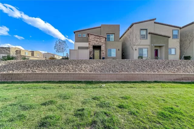 MLS: 2666496 Condo For Sale