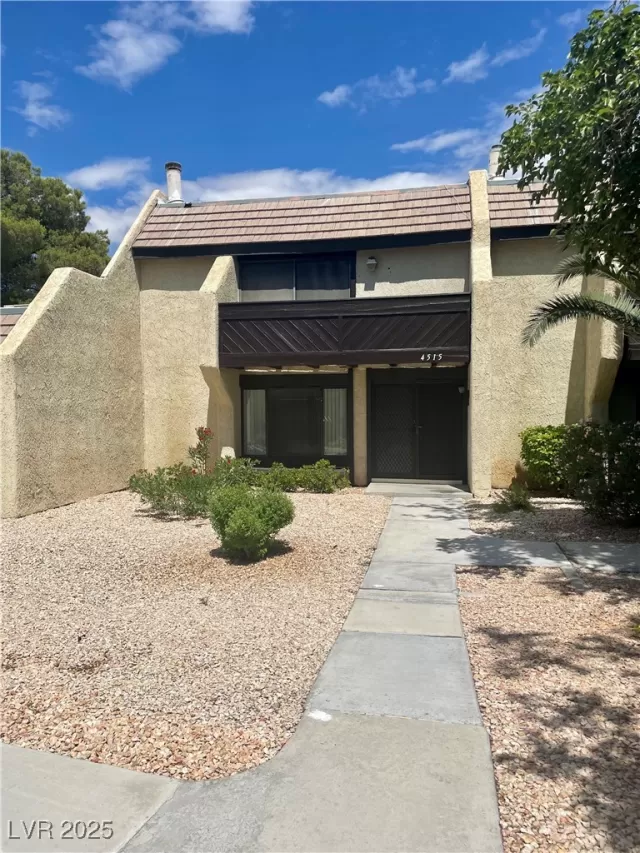 MLS: 2666512 Condo For Sale