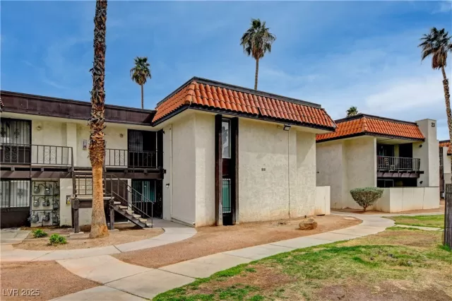 MLS: 2666532 Condo For Sale