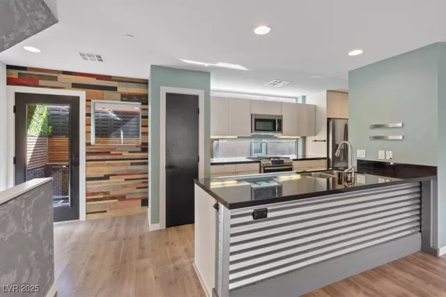 MLS: 2666595 Condo For Sale