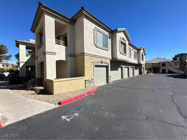 MLS: 2666612 Condo For Sale