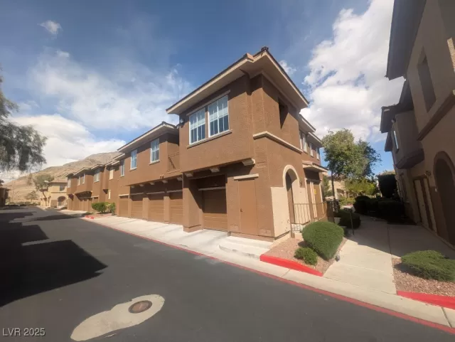 MLS: 2666613 Condo For Sale