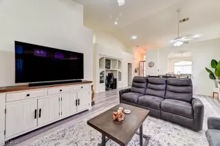 Photo #4: 2666616 Listing