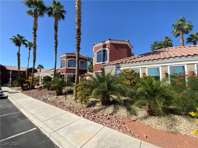 MLS: 2666672 Condo For Sale