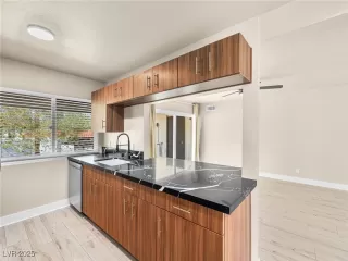 Photo #3: 2666794 Listing