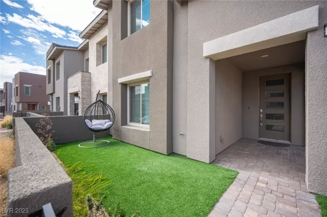 MLS: 2666798 Condo For Sale